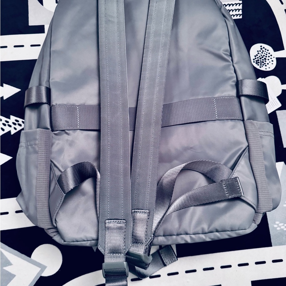 lululemon New Crew Backpack 22L Gery Backpack - Picture 3 of 5